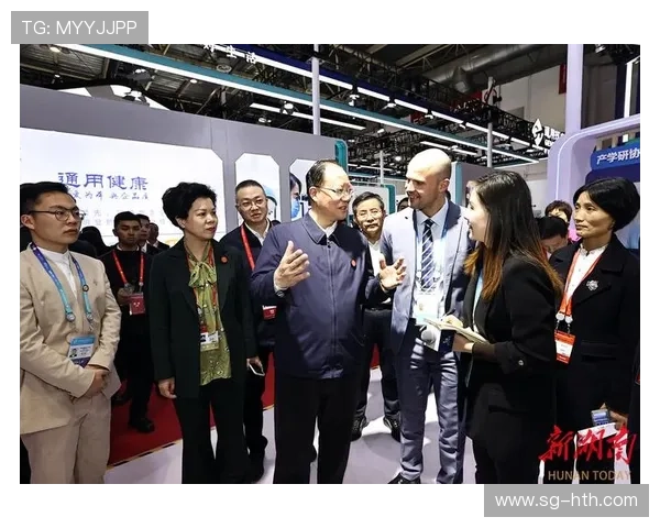 毛伟明在湖南代表团成立大会授旗并勉励全体成员赛出水平与风格 毛伟明在湖南代表团成立大会授旗并勉励全体成员赛出水平与风格