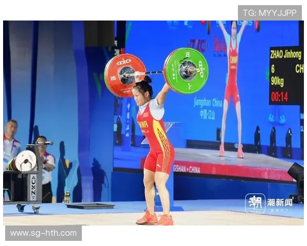 世界举重锦标赛惊现新世界纪录,小将一战成名